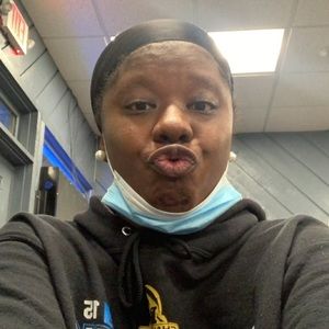 Meet your Posher, Alexis